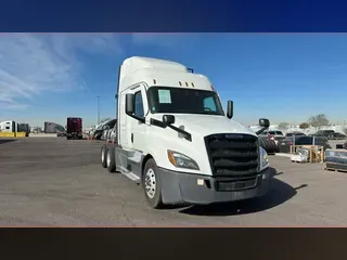 2021 Freightliner Cascadia 126