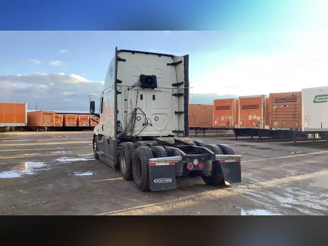 2022 Freightliner Cascadia 126