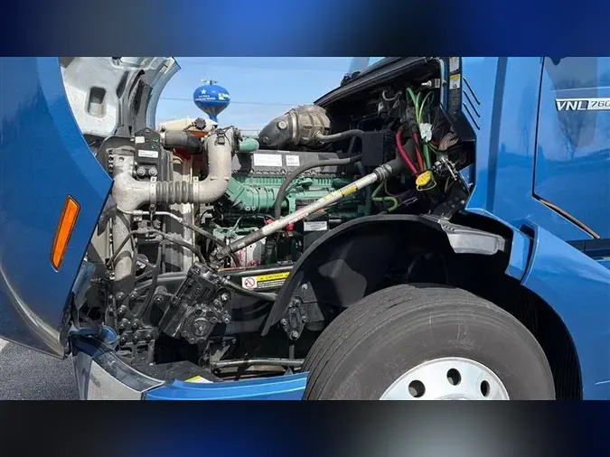 2023 VOLVO VNL760