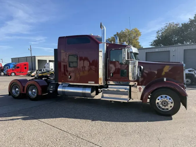 2021 Kenworth W900