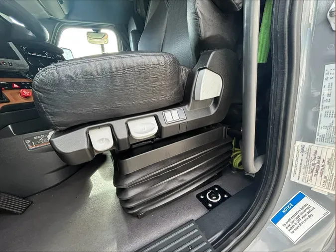 2023 Freightliner Cascadia 116