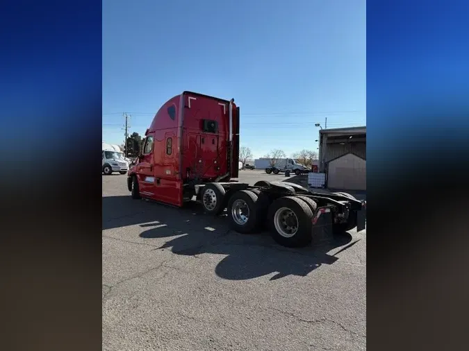 2019 FREIGHTLINER/MERCEDES CASCADIA 125