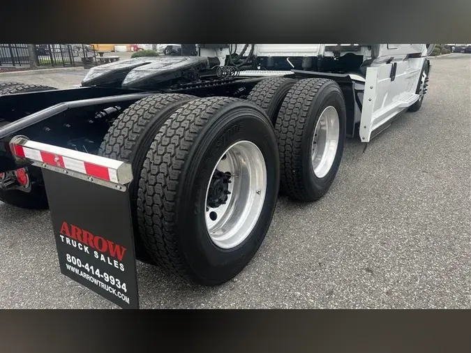 2020 FREIGHTLINER CA126