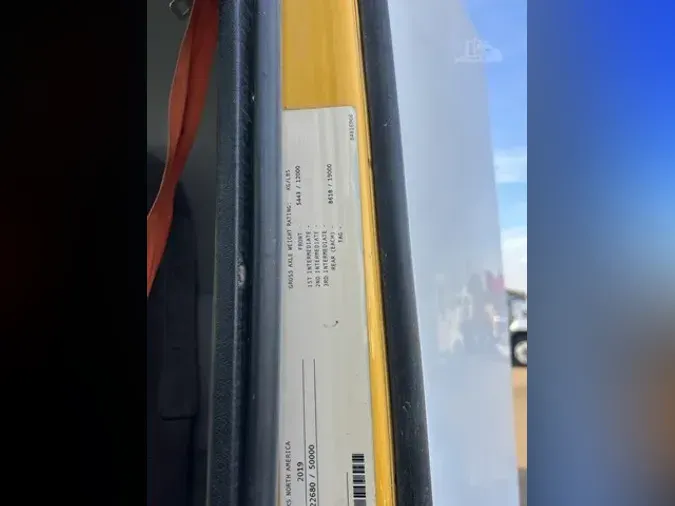 2020 VOLVO VNR64T300