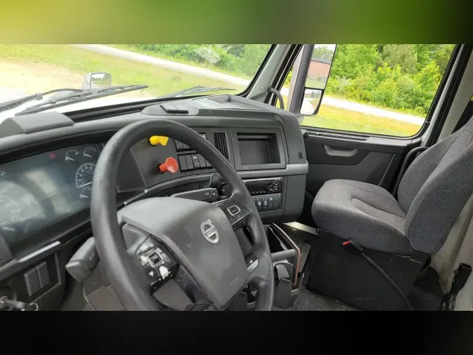 2018 Volvo VNL300