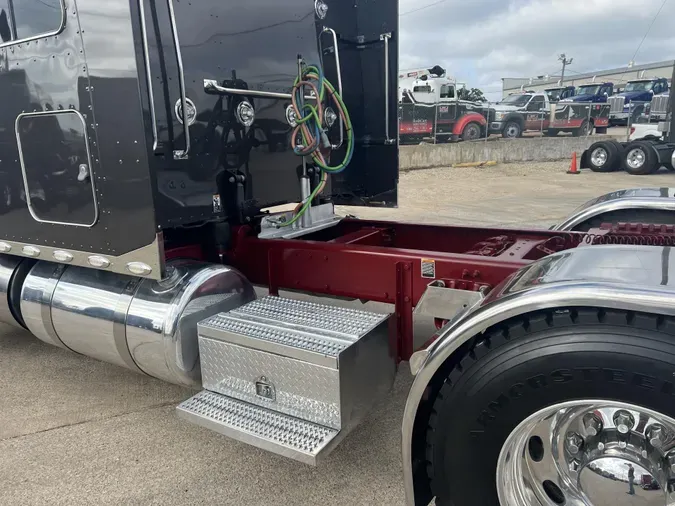 2021 Peterbilt 389