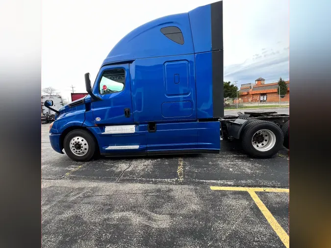 2020 Freightliner Cascadia 126