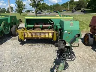 1987 John Deere 327