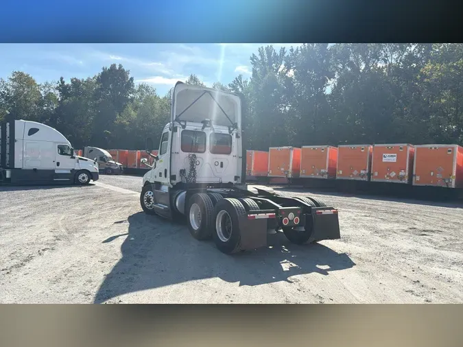 2020 Freightliner Cascadia 126