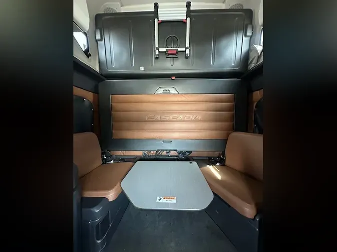 2021 FREIGHTLINER Cascadia 126