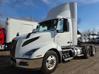 2019 VOLVO VNL64T-300