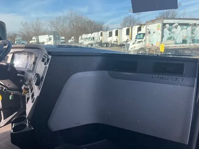 2019 Freightliner T12664ST