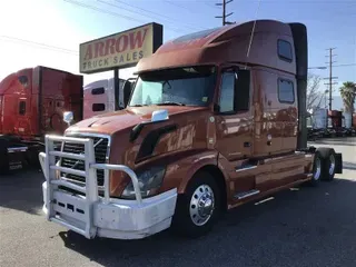 2015 VOLVO VNL780