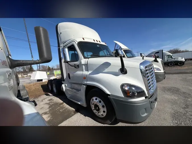 2018 FREIGHTLINER/MERCEDES CASCADIA 12545e68ae175a6aff3cd6db9791fb4e023