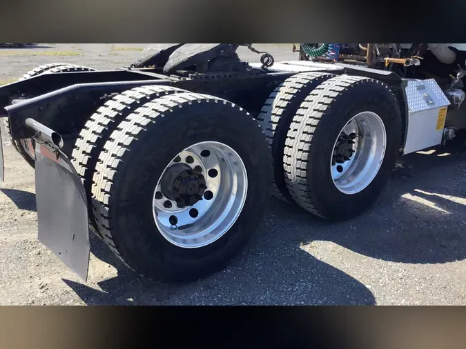2020 Freightliner Cascadia 126