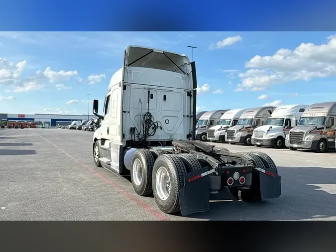 2021 Freightliner Cascadia 126