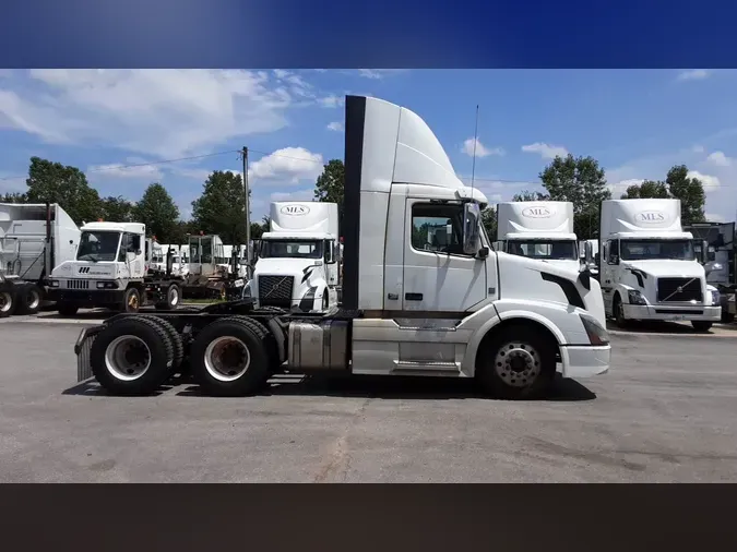 2017 Volvo VNL300