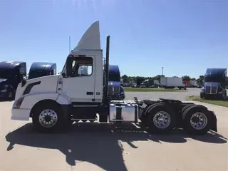 2014 VOLVO VNL300