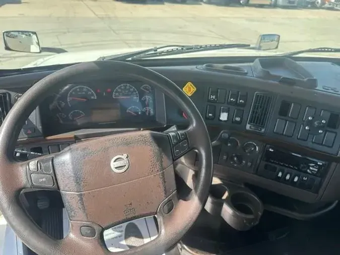 2017 Volvo VNL300
