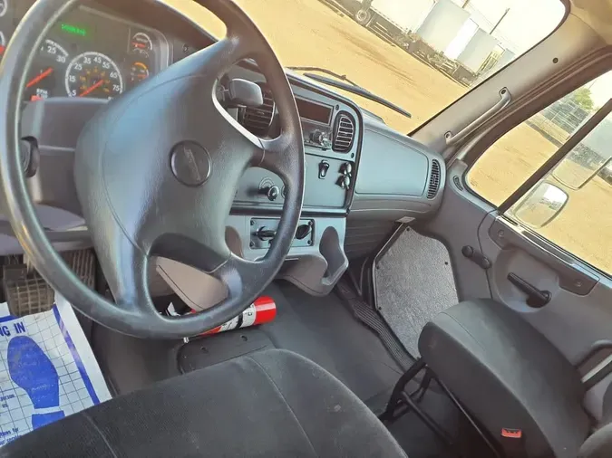 2018 FREIGHTLINER M2 106