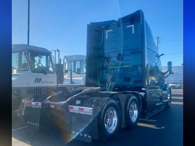 2025 VOLVO TRUCK VNL64T860