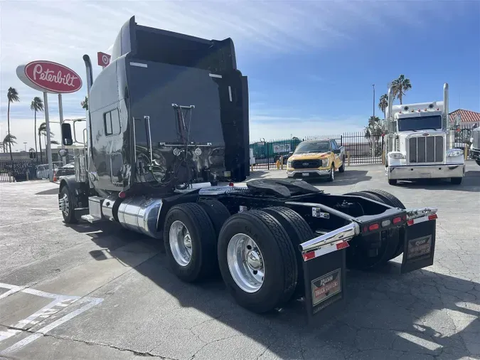 2017 Peterbilt 389