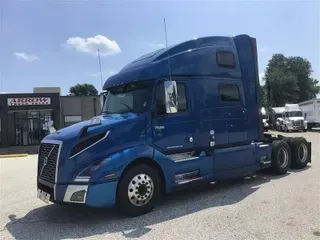 2020 VOLVO VNL860