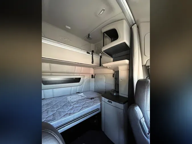 2022 Peterbilt 579