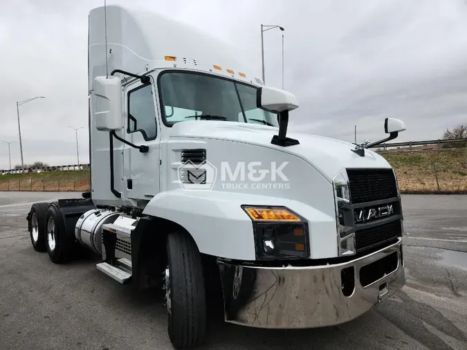 2022 MACK AN64T