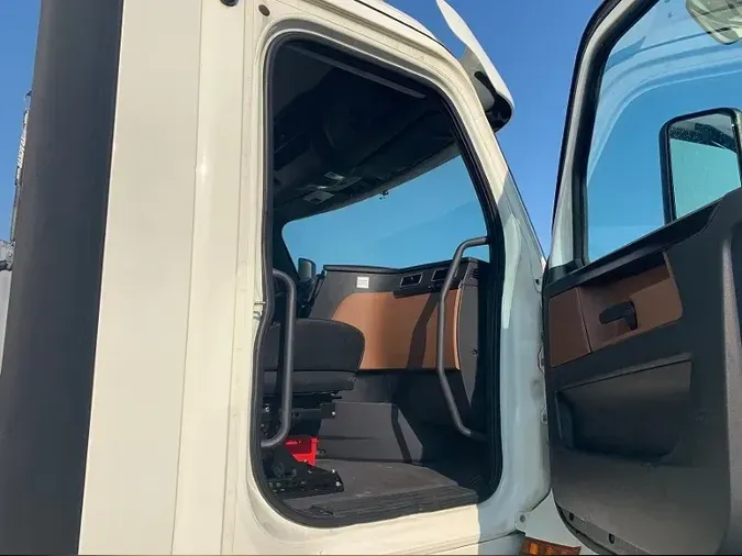 2019 Freightliner T12664ST