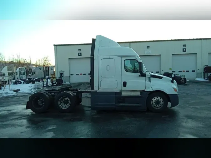 2022 Freightliner Cascadia 126