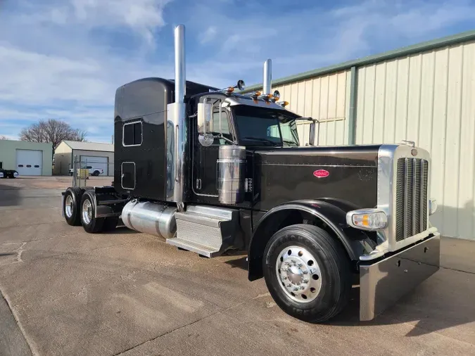 2023 Peterbilt 389