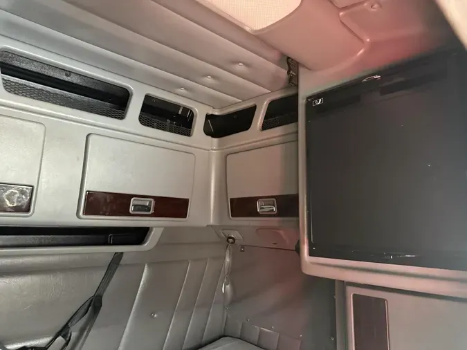 2023 Peterbilt 389