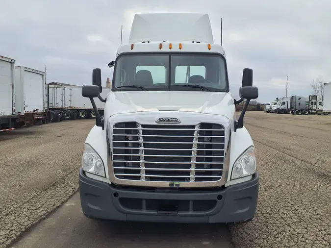 2015 FREIGHTLINER/MERCEDES CASCADIA 125