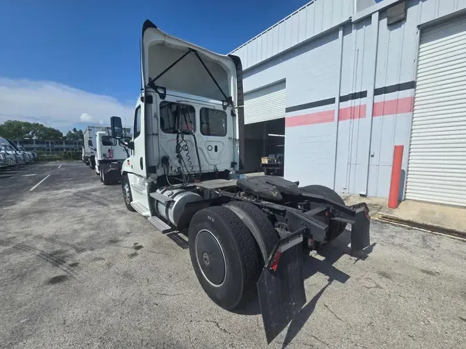 2020 FREIGHTLINER CASCADIA 125