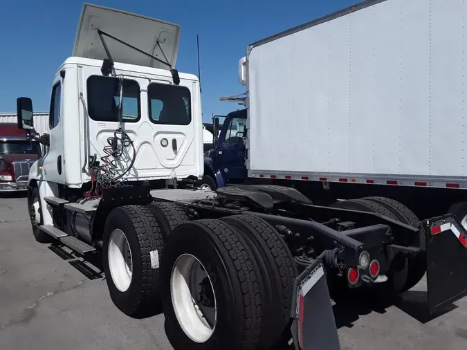 2020 FREIGHTLINER CASCADIA 125