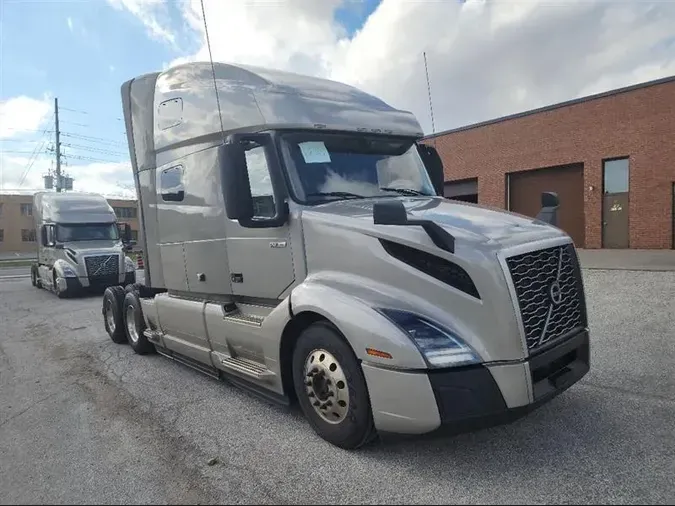 2021 VOLVO VNL760