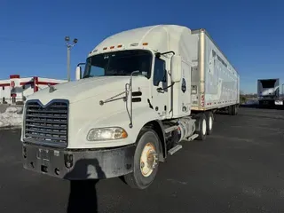 2013 MACK CXU613