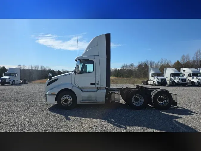 2020 Volvo VNL300