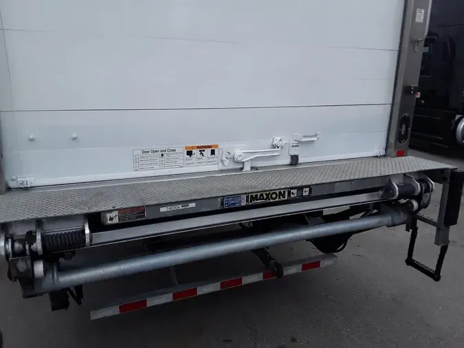 2018 FREIGHTLINER/MERCEDES M2 106