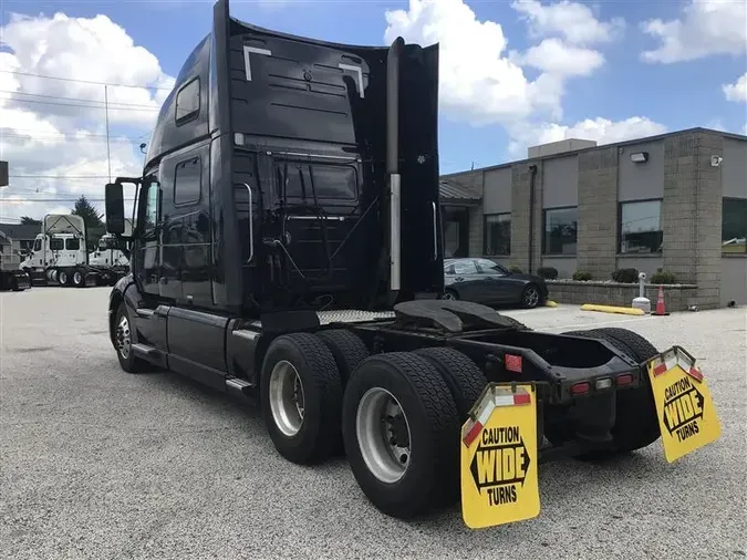 2019 VOLVO VNL860