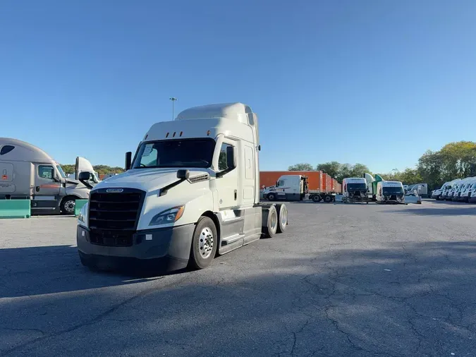 2021 Freightliner Cascadia 126460e438aa39725d0228580280ada3c40