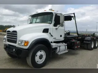 2006 MACK CV713