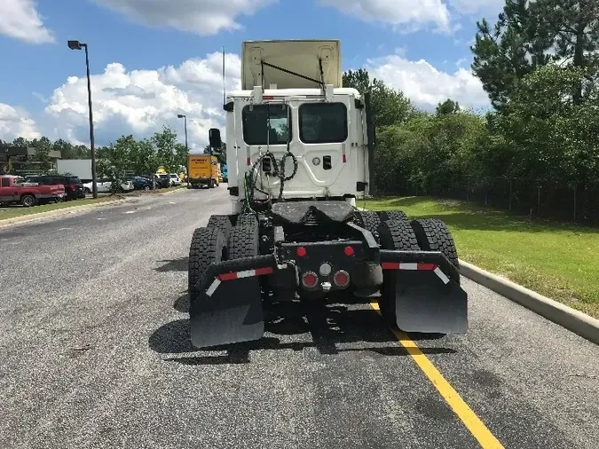 2016 Freightliner X12564ST