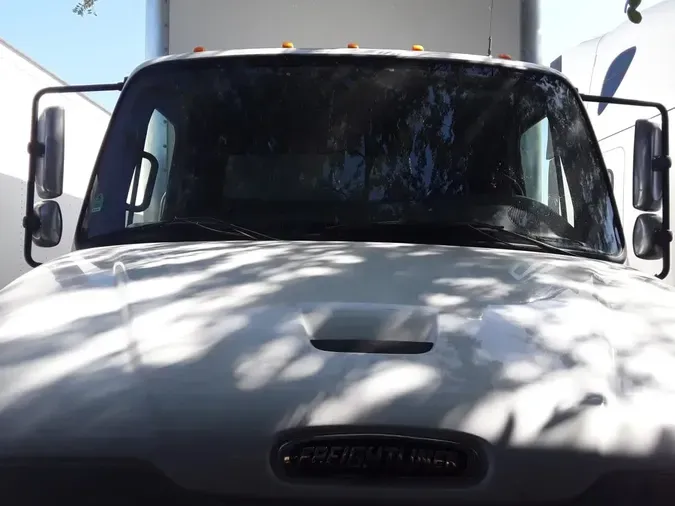 2018 FREIGHTLINER M2 106