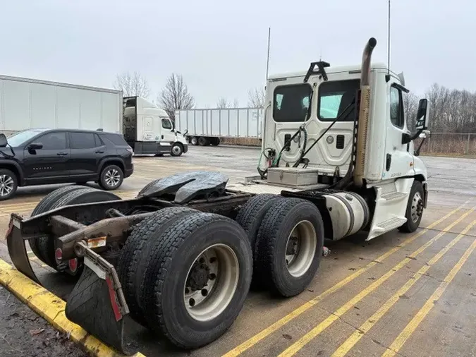 2016 FREIGHTLINER CASCADIA