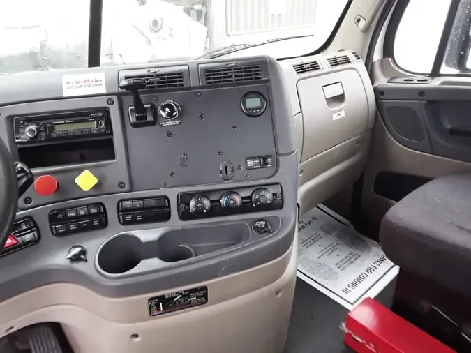 2017 FREIGHTLINER/MERCEDES CASCADIA 113