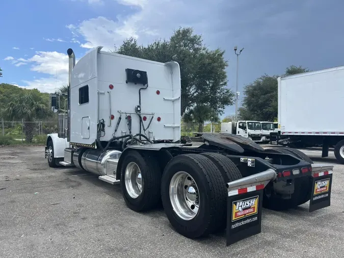 2023 Peterbilt 389