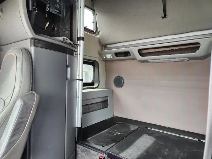2023 VOLVO VNL64T860461cfa3ca692e9dda2232caa9922e7e0