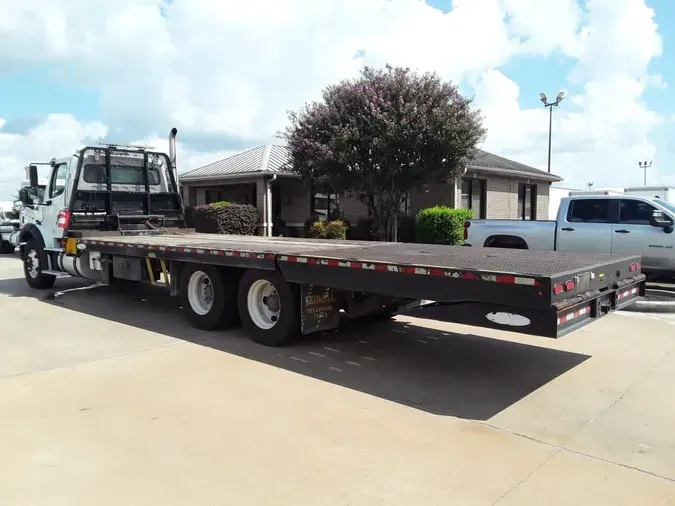 2018 FREIGHTLINER M2-112